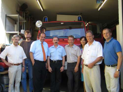 Daniel Helberg / CDU-Göttingen , 2006 © Von links nach rechts vor dem kritisierten Tor bei der Freiwilligen Feuerwehr Nikolausberg: Burghard Wegener, Andreas Buchholz, Daniel Helberg, Reinhard Heepe, Dirk Beckmann, Monika Welskop, Jörg Rudolph, Fritz Güntzler.