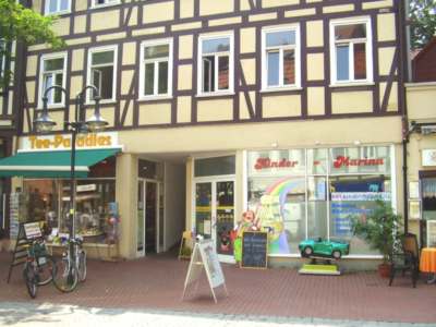 Porth , 2006 © Kinder-Marinas Stundenkindergarten in der Göttinger Innenstadt hat seine Residenz hinter dem Schiff auf dem Regenborgen in der Groner Straße 4.