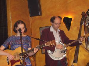 Porth , 2006 © KC McKanzie mit der Gitarre und Joe Budinsky mit dem Banjo gaben am 30 November ein tolles Konzert und zwei Zugaben.