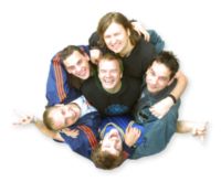 Pressefoto , 2007 © Der Unterschied zwischen Oberschichtkultur und Kleinkunst ist: Kleinkunst macht Spaß. Zumindest verbreiten die "Monsters of Liedermaching" in vier Stunden sowiel Partystimmung wie ....