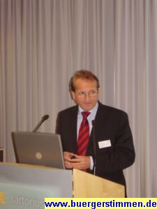 Pressefoto: Porth , 2007 © Die Vorstellungsveranstaltung eröffnete Landrat Reinhard Schermann (CDU) mit einem kleinem Rückblick auf die bisherigen Erfolge seiner Wirtschaftspolitik.
