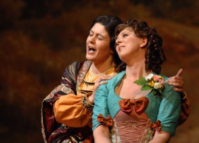 Pressefoto: http://www.omm.de/veranstaltungen/credits.html , 2008 © Die Schäferin macht sich Hoffnung auf die liebe von Medero - Diana Moore (MEDORO) Susanne Rydén (DORINDA) Foto Dorothea Heise