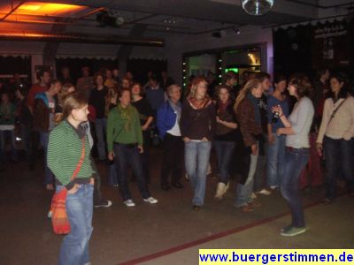 Pressefoto: http://www.buergerstimmen.de/ , 2009 © Langsam füllt sich die Musa , wobei mehr Frauen als Männer zum Konzert kamen.JPG