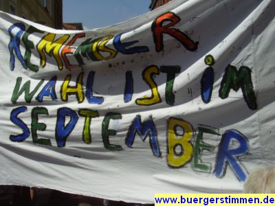 Pressefoto: http://www.buergerstimmen.de/ , 2009 © Demo am 17. Juni - 010 - Hiweis auf die bundestagswahl .jpg