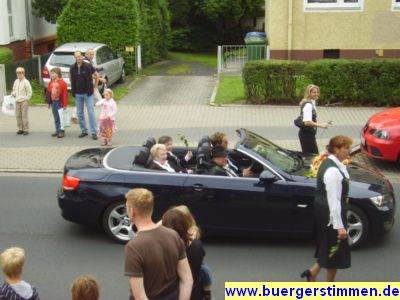 Pressefoto: http://www.buergerstimmen.de/ , 2009 © Die gesellschaftliche Rangordnung, wer im Auto sitzen darf und wer nicht, war mir nicht klar geworden.JPG