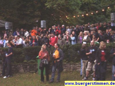 Pressefoto: http://www.buergerstimmen.de/ , 2009 © Warten auf Seven-Up beim Open-Air am KWP 2009.jpg