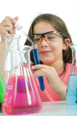 Pressefoto: , 2009 © Kinder haben ihren Spaß am Experimentieren, wenn man ihnen die Zeit und Freiräume lässt und sie einwenig heranführt.jpg