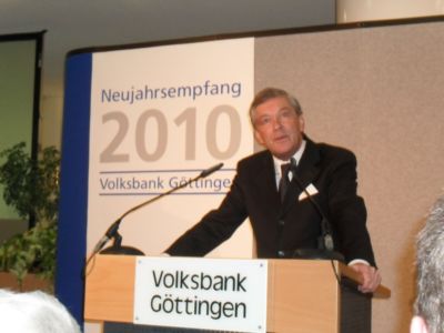 Pressefoto: http://www.buergerstimmen.de/ , 2010 © Mit viel Witz und Elan trug Kähler seine Rede vor.jpg