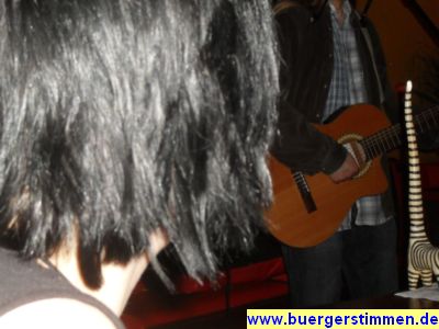 Pressefoto: http://www.buergerstimmen.de/ , 2010 © Mist, das Foto ging wohl perspektivisch daneben - den Hals wollte ich nicht fotografieren ;-)