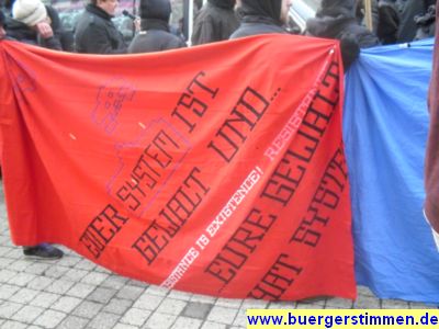 Pressefoto: http://www.buergerstimmen.de/ , 2011 © Banner - Euer System ist Gewalt und eure Gewalt hat System