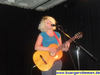 Pressefoto: http://www.buergerstimmen.de/ , 2011 © Janina zeigte am 5.5. im Apex viel Bühnenpräsenz und eine herausragende Stimme