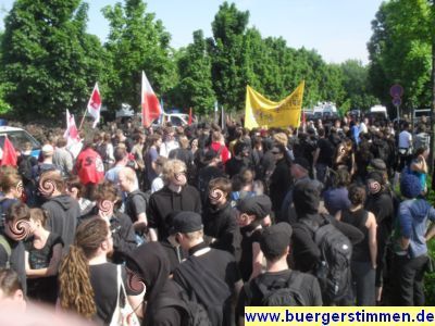 Pressefoto: http://www.buergerstimmen.de/ , 2011 © Durchlass zur Demo nur nach Rucksackkontrolle in Northeim am 22.5.11