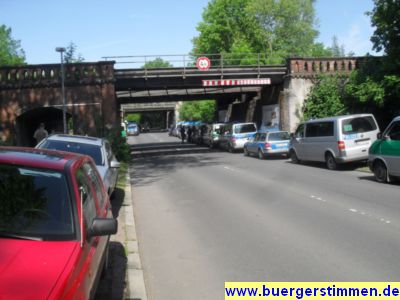 Pressefoto: http://www.buergerstimmen.de/ , 2011 © Viele Halbgruppenwagen der Polizei in der Bahnhofstraße in Northeim am 22.5.2011