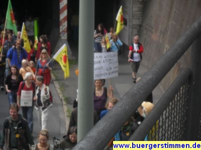 Pressefoto: http://www.buergerstimmen.de/ , 2011 © Banner - Mami wo soll der Atommüll hin - gib ihn deinen Kindern