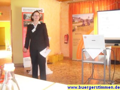 Pressefoto: http://www.buergerstimmen.de/ , 2011 © Marketingexpertin Dr. Meike Wiarda bei ihrem mitreissenden Vortrag