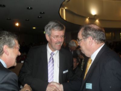 Foto vom Pressemelder: Dr. Dieter Porth , 2012 © Handschlag von Oberbürgermeister
