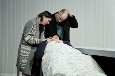 Foto vom Pressemelder: Foto vom Pressemelder / Clemens Eulig , 2012 © Superhero - Die Mutter und der Vater sprechen dem