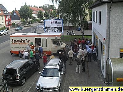 Foto vom Pressemelder: Dr. Dieter Porth , 2012 © Proteste vor der ehemaligen Netto-Filiale in der
